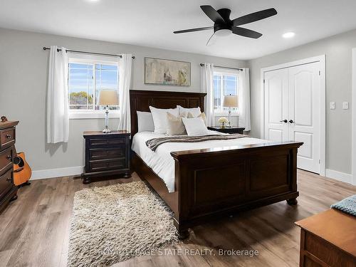 4931 Homestead Dr, Lincoln, ON - Indoor Photo Showing Bedroom