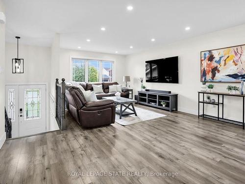 4931 Homestead Dr, Lincoln, ON - Indoor Photo Showing Living Room