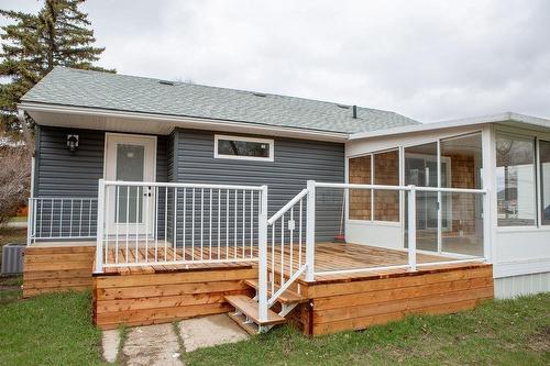 15 4Th Street S, Souris, MB - Outdoor With Deck Patio Veranda