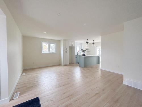 15 4Th Street S, Souris, MB - Indoor Photo Showing Living Room