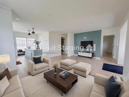 15 4Th Street S, Souris, MB - Indoor Photo Showing Living Room