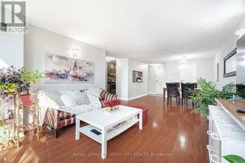 304 - 25 Trailwood Drive, Mississauga, ON - Indoor Photo Showing Living Room