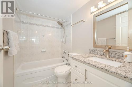 304 - 25 Trailwood Drive, Mississauga, ON - Indoor Photo Showing Bathroom