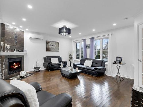 Living room - 13 Rue Des Cyprès, Blainville, QC - Indoor Photo Showing Living Room With Fireplace