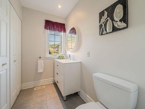 Powder room - 371 Rue De L'Harmonie, Laval (Duvernay), QC - Indoor Photo Showing Bathroom