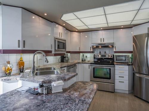 Kitchen - 398 6E Avenue N., Saint-Georges, QC - Indoor Photo Showing Kitchen With Double Sink With Upgraded Kitchen