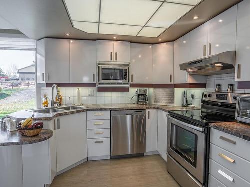 Kitchen - 398 6E Avenue N., Saint-Georges, QC - Indoor Photo Showing Kitchen With Double Sink With Upgraded Kitchen