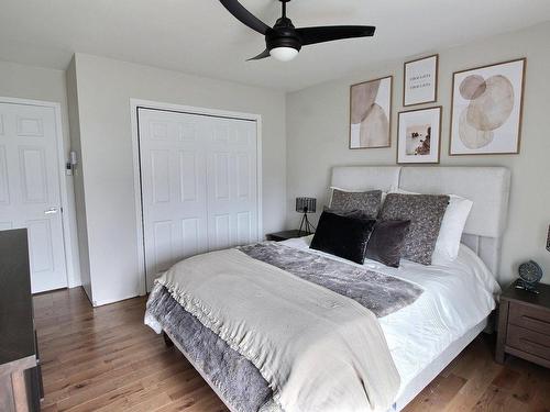 Master bedroom - 2613 Rue Monseigneur-Pelchat, Rouyn-Noranda, QC - Indoor Photo Showing Bedroom