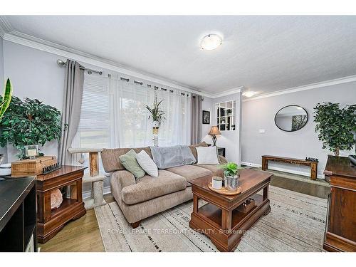 52 Athabasca St, Oshawa, ON - Indoor Photo Showing Living Room