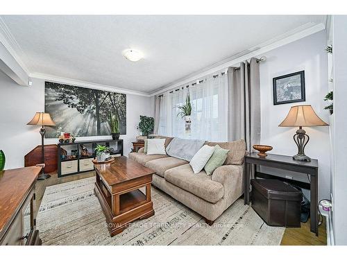 52 Athabasca St, Oshawa, ON - Indoor Photo Showing Living Room