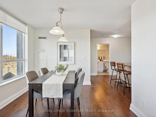 811-30 North Park Rd, Vaughan, ON - Indoor Photo Showing Dining Room