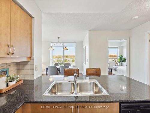 811-30 North Park Rd, Vaughan, ON - Indoor Photo Showing Kitchen With Double Sink