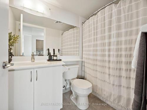 811-30 North Park Rd, Vaughan, ON - Indoor Photo Showing Bathroom