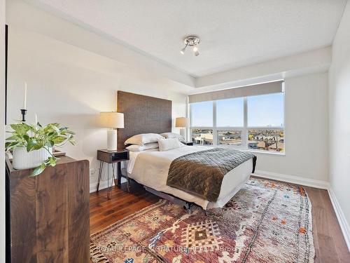 811-30 North Park Rd, Vaughan, ON - Indoor Photo Showing Bedroom