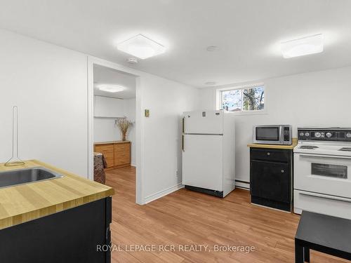 11 Johnson Rd, Aurora, ON - Indoor Photo Showing Kitchen