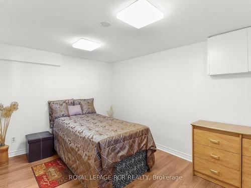 11 Johnson Rd, Aurora, ON - Indoor Photo Showing Bedroom