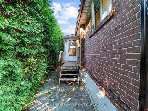 11 Johnson Rd, Aurora, ON -  Photo Showing Other Room