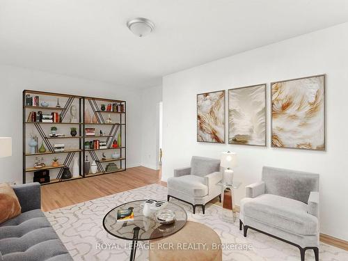 11 Johnson Rd, Aurora, ON - Indoor Photo Showing Living Room