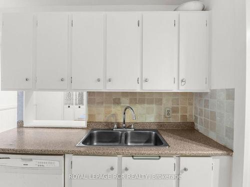 11 Johnson Rd, Aurora, ON - Indoor Photo Showing Kitchen With Double Sink