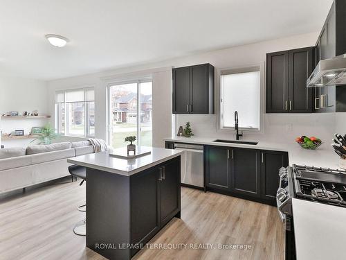 26 Sanford Circ, Springwater, ON - Indoor Photo Showing Kitchen