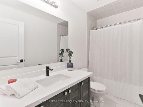 26 Sanford Circ, Springwater, ON - Indoor Photo Showing Bathroom