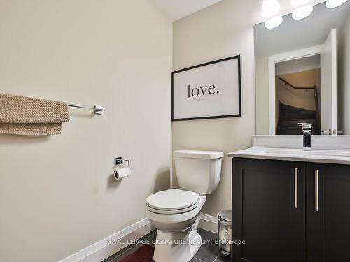 8-4030 Parkside Village Dr, Mississauga, ON - Indoor Photo Showing Bathroom