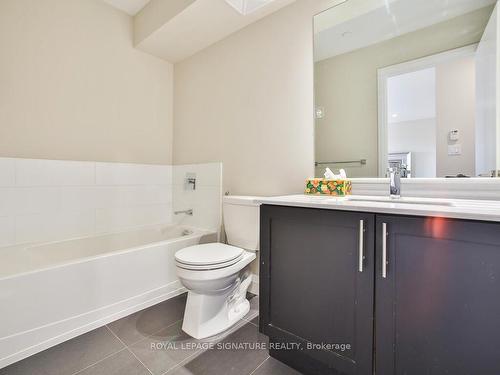 8-4030 Parkside Village Dr, Mississauga, ON - Indoor Photo Showing Bathroom