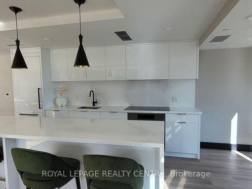 505-2343 Khalsa Gate, Oakville, ON - Indoor Photo Showing Kitchen