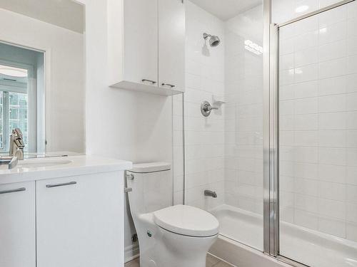 3411-385 Prince Of Wales Dr, Mississauga, ON - Indoor Photo Showing Bathroom