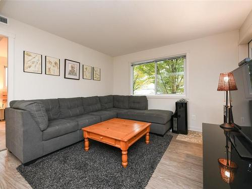 117-1944 Riverside Lane, Courtenay, BC - Indoor Photo Showing Living Room