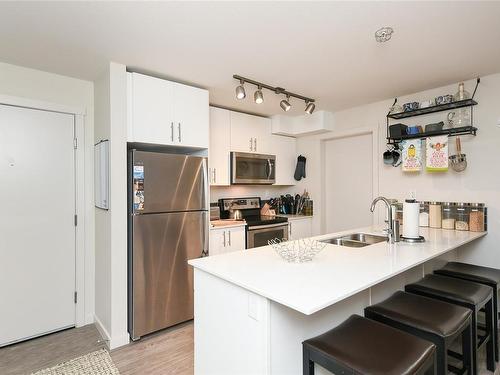 117-1944 Riverside Lane, Courtenay, BC - Indoor Photo Showing Kitchen With Double Sink