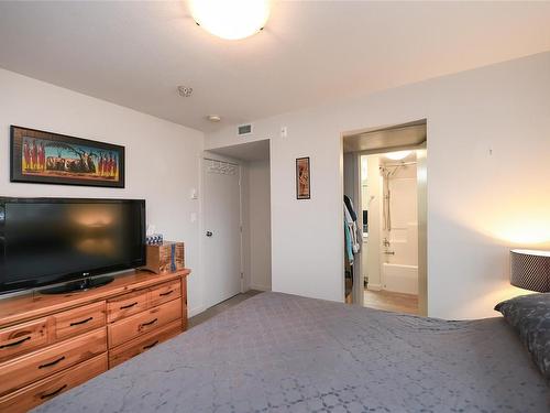 117-1944 Riverside Lane, Courtenay, BC - Indoor Photo Showing Living Room