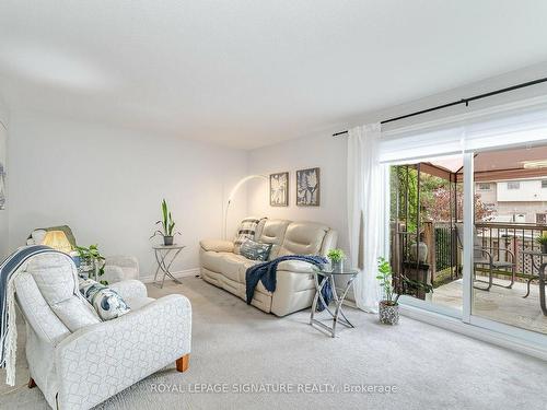 18-342 Catharine St N, Hamilton, ON - Indoor Photo Showing Living Room