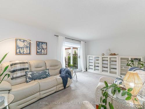 18-342 Catharine St N, Hamilton, ON - Indoor Photo Showing Living Room