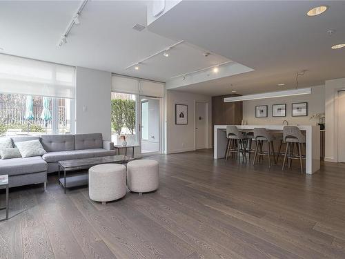 1403-728 Yates St, Victoria, BC - Indoor Photo Showing Living Room