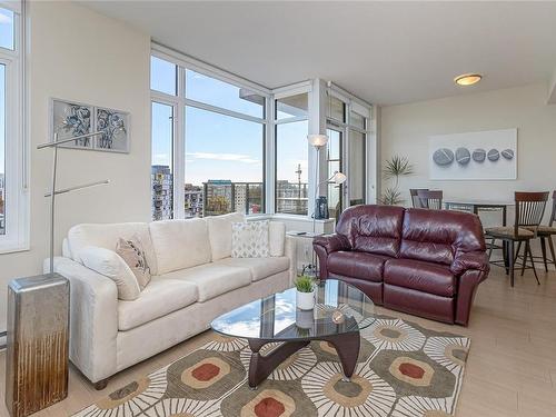 1403-728 Yates St, Victoria, BC - Indoor Photo Showing Living Room