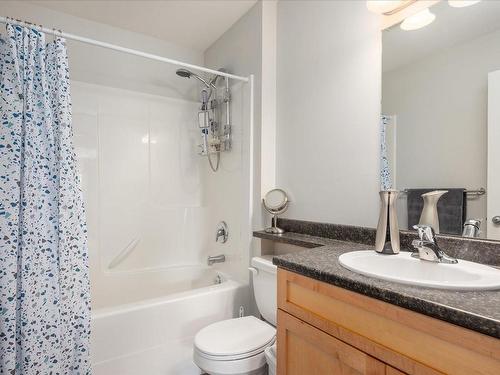 22-119 20Th St, Courtenay, BC - Indoor Photo Showing Bathroom