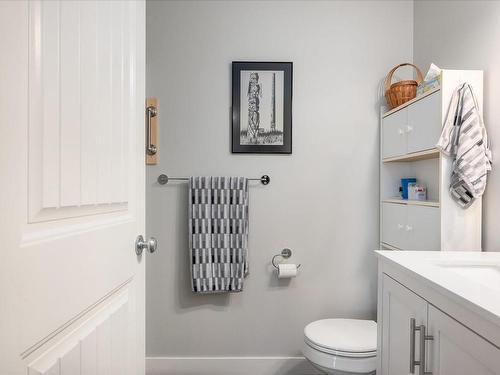 22-119 20Th St, Courtenay, BC - Indoor Photo Showing Bathroom