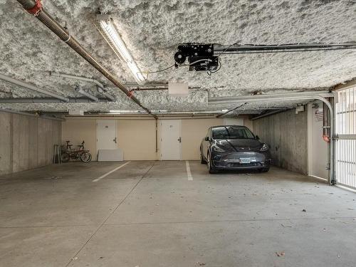 22-119 20Th St, Courtenay, BC - Indoor Photo Showing Garage