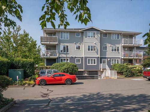 22-119 20Th St, Courtenay, BC - Outdoor With Balcony With Facade