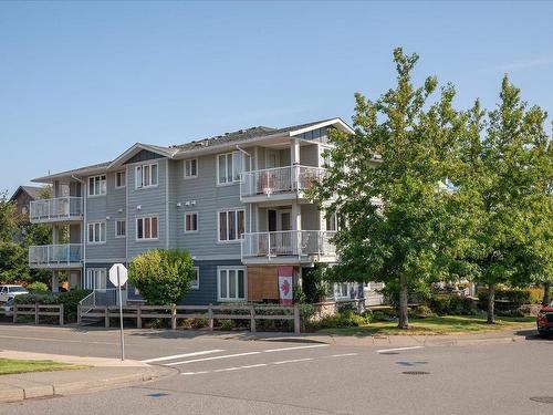 22-119 20Th St, Courtenay, BC - Outdoor With Balcony With Facade