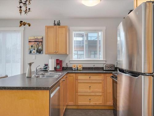 22-119 20Th St, Courtenay, BC - Indoor Photo Showing Kitchen With Double Sink