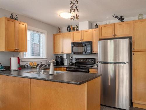 22-119 20Th St, Courtenay, BC - Indoor Photo Showing Kitchen With Double Sink