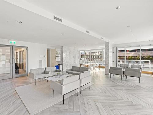 909-777 Herald St, Victoria, BC - Indoor Photo Showing Living Room