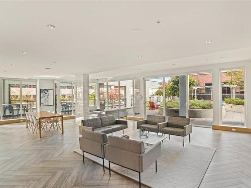 909-777 Herald St, Victoria, BC - Indoor Photo Showing Living Room