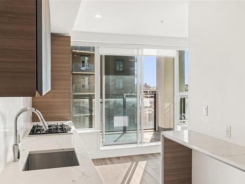 909-777 Herald St, Victoria, BC - Indoor Photo Showing Kitchen