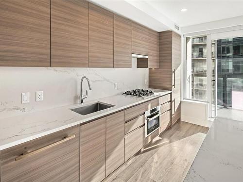 909-777 Herald St, Victoria, BC - Indoor Photo Showing Kitchen With Upgraded Kitchen