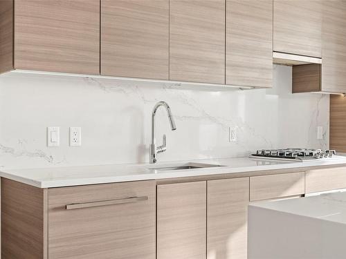 909-777 Herald St, Victoria, BC - Indoor Photo Showing Kitchen