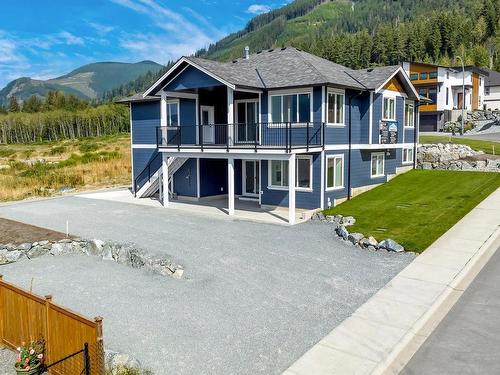 708 Mountain View Dr North, Lake Cowichan, BC 