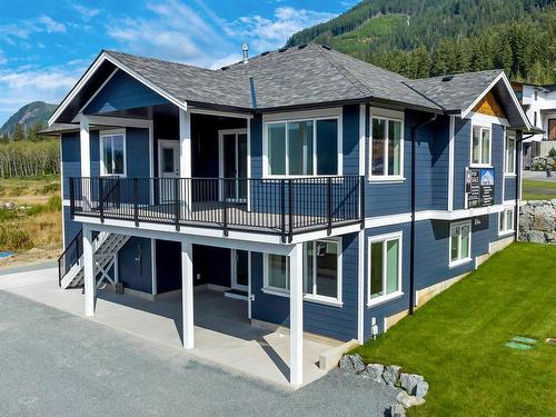 708 Mountain View Dr North, Lake Cowichan, BC 